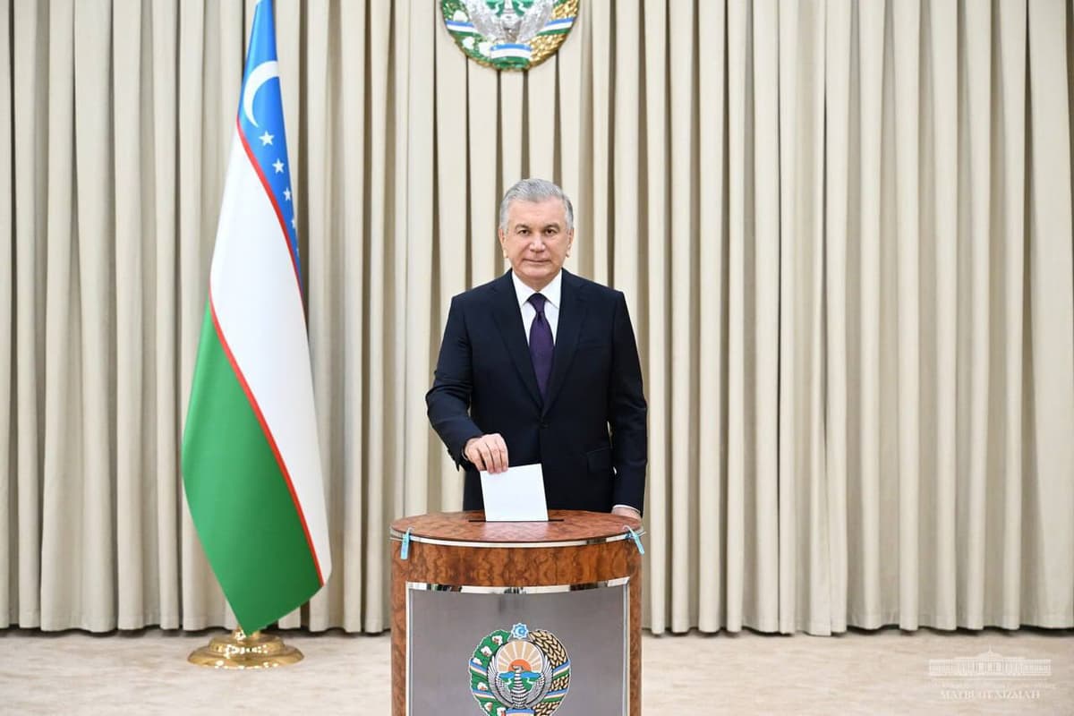 Photo: Shavkat Mirziyoyev voted in the referendum