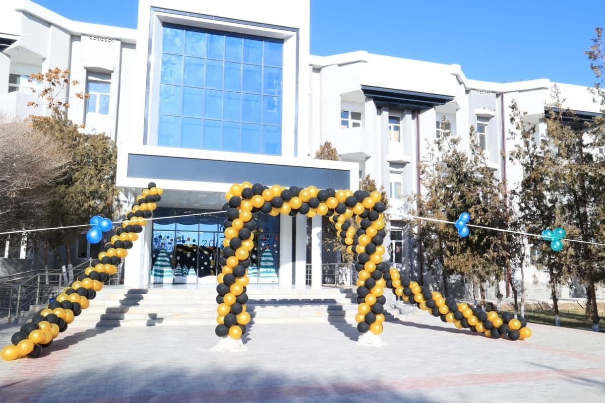 1600 o‘rinli o‘quv binosi, 800 o‘rinli talabalar turar joyi UrDU jamoasi uchun bayram tuhfasi bo‘ldi