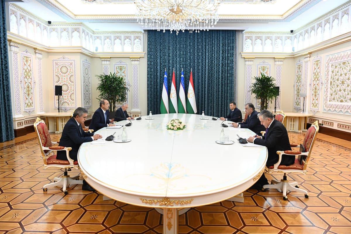 Abdulla Aripov meets with Emomali Rahmon in Dushanbe