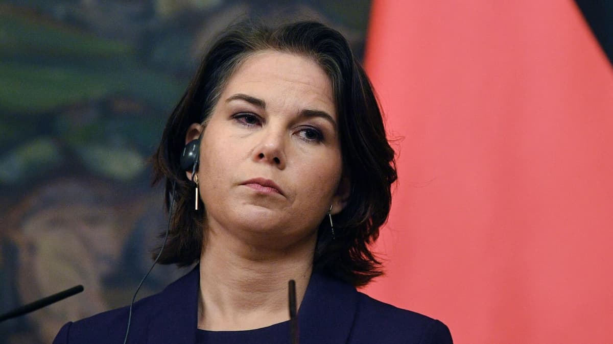 Berbok: Rossiya Ukrainaga qarşi uruşni zudlik bilan töxtatişi kerak