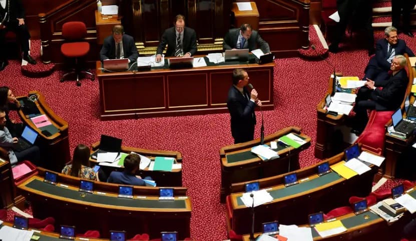 Fransiya Senatida konservatorlar ko‘pchilik o‘rinni saqlab qoldi