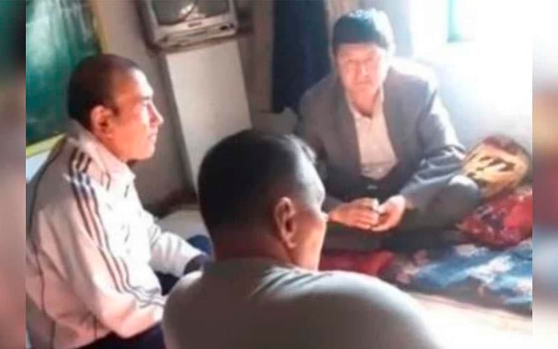 В Навои уволили директора и его заместителя, которые играли в азартные игры в комнате охраны школы