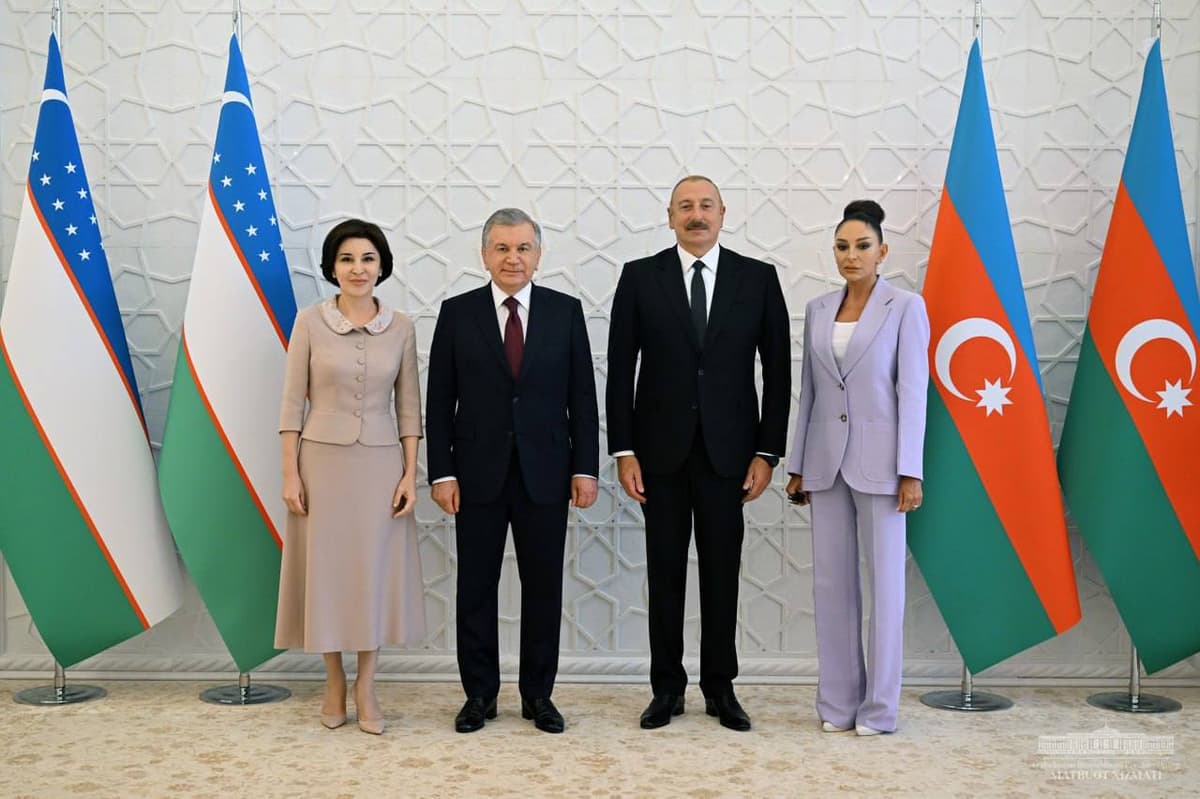 Shavkat Mirziyoyev meets with Ilhom Aliyev in Baku