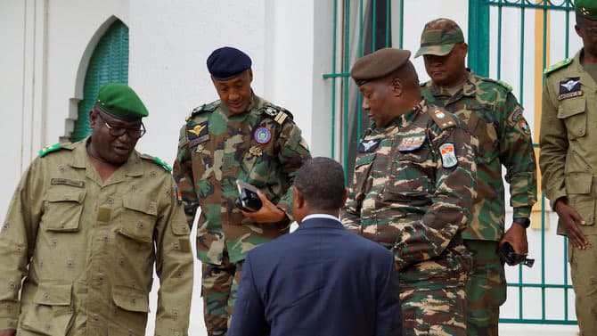 YeI Nigerda to‘ntarish uyushtirganlar amaldorlarni qo‘lga olganini qoraladi