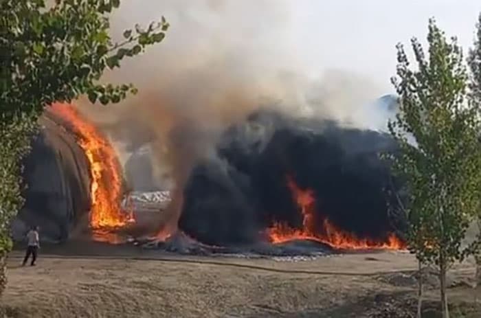 В Андижане сгорело несколько бунтов хлопка