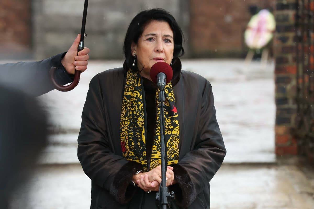 Gurjiston parlamenti prezident Zurabishviliga impichment e’lon qilolmadi 