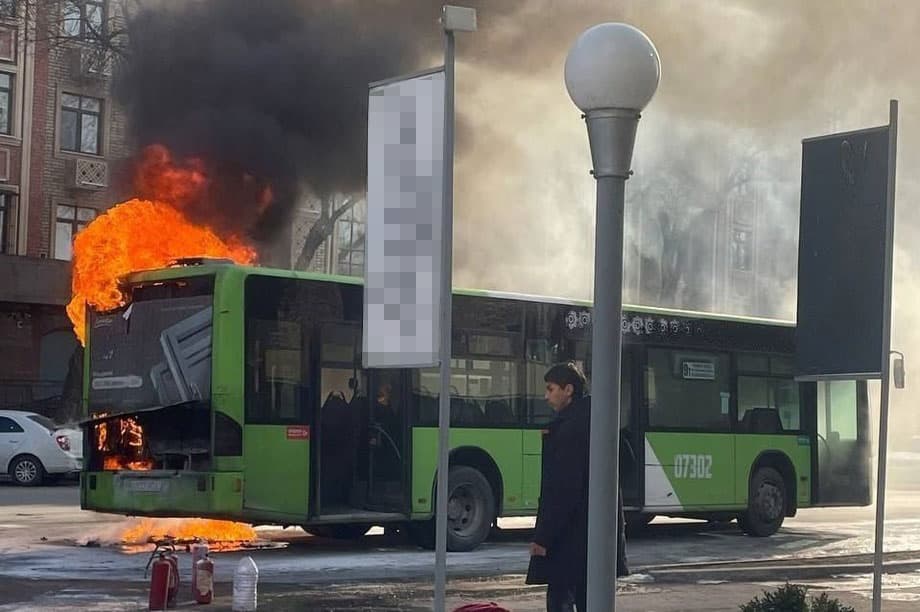 Toshkentda yo‘lovchi avtobus dvigatelida yong‘in kelib chiqdi