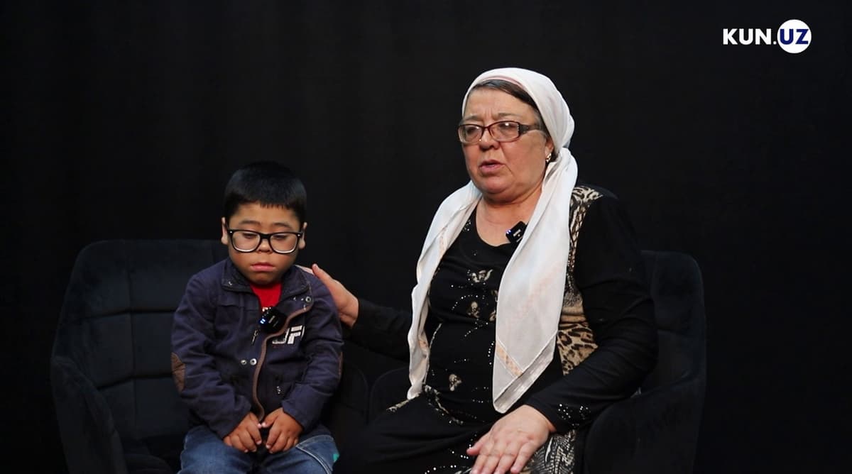 “Bolalar meni “pakana” deb masxara qilishadi, urishadi” – jismoniy rivojlanishda ortda qolayotgan o‘smir kechinmalari