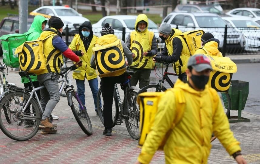 Uzbeks in Russia urged not to work in unofficial courier services