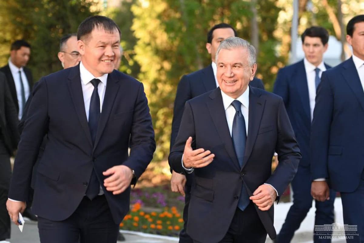 Prezident Nukus yoshlar texnoparkiga bordi, teatrda madaniy tadbirda ishtirok etdi 