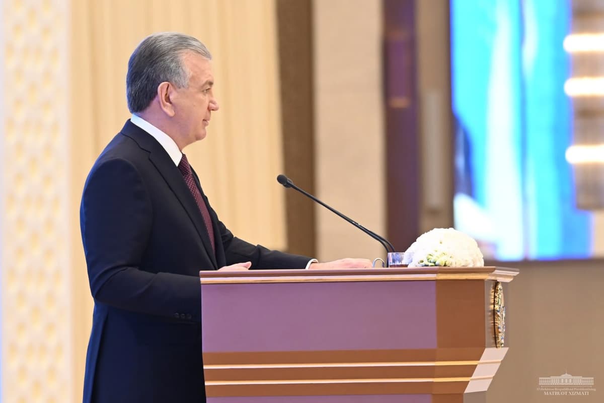 Ona tilini bilişni majbur qiliş kerak - Şavkat Mirziyoyev