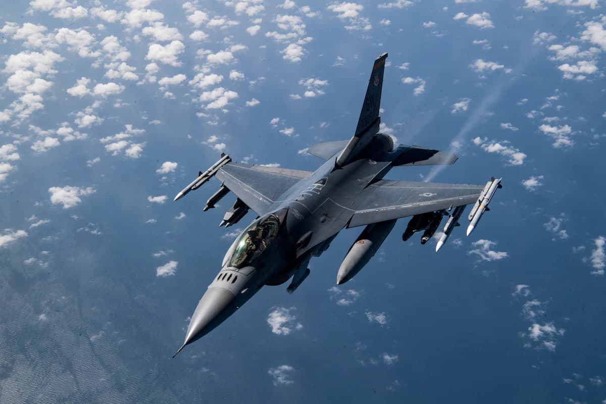 Bayden: AQSh Ukrainaga F-16 qiruvchi samolyotlarini yetkazib bermaydi