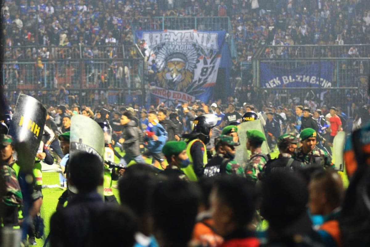 Indoneziyada 174 kişi halok bölgan futbol öyini taşkilotçisiga sud hukmi çiqarildi