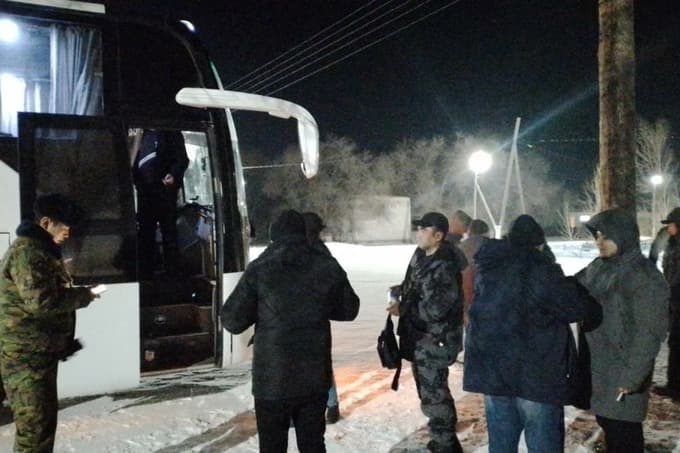Dozens of Uzbek citizens evacuated from buses stuck on road due to severe cold in Kazakhstan