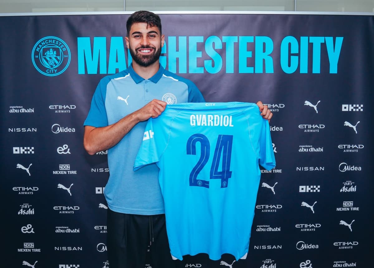 «Manchester Siti» rekord narxda himoyachi sotib oldi 