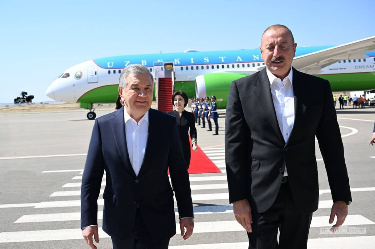 O‘zbekiston prezidenti Ozarboyjonning Fuzuliy shahriga bordi