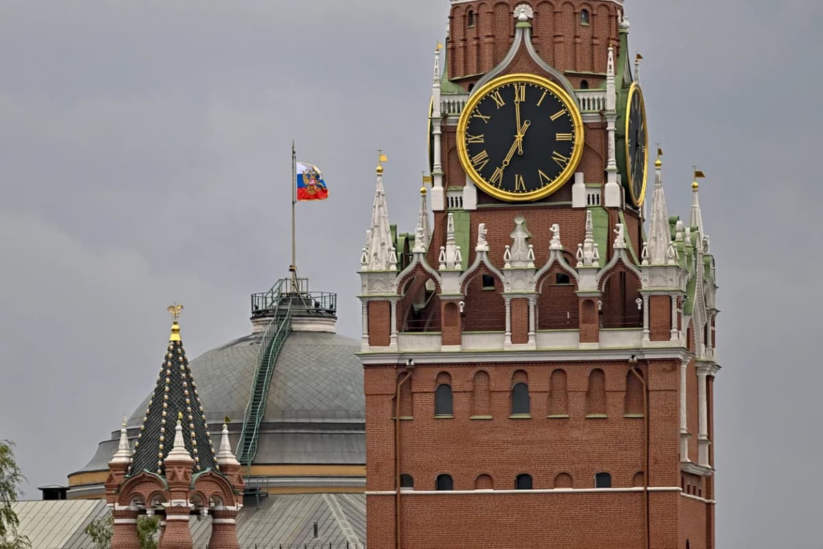 Ukraina neft omborlarini, Rossiya tinch aholini o‘qqa tutmoqda. Urush suratlari