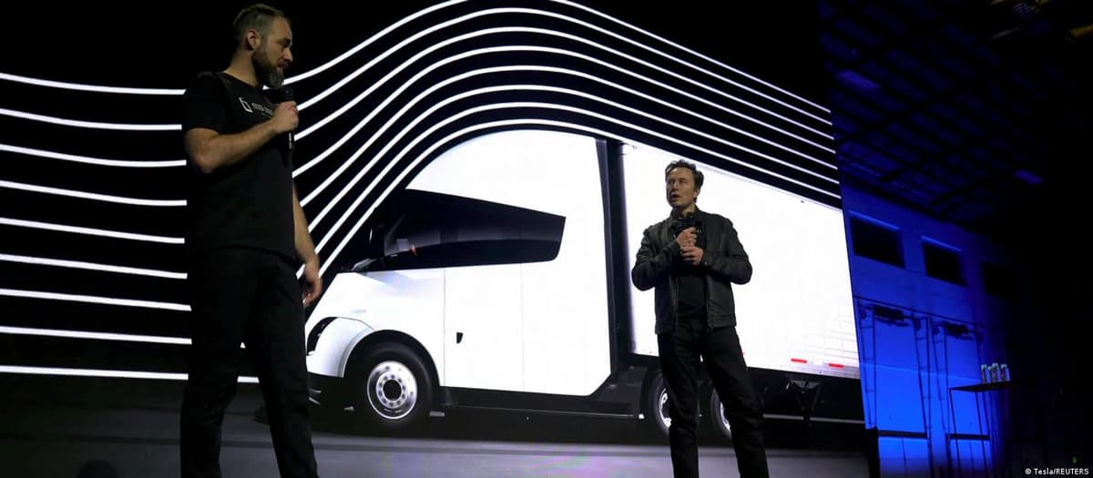 Илон Маск Tesla Semi юк машинасини тақдим этди 