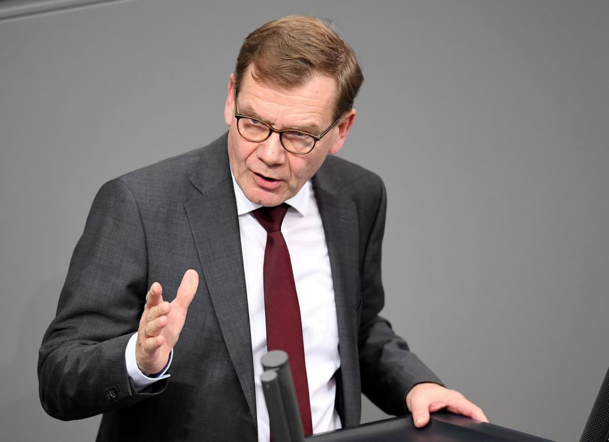 Nemis siyosatchisi: Ukrainaga Rossiyaga zarba yo‘llashiga ruxsat berish kerak