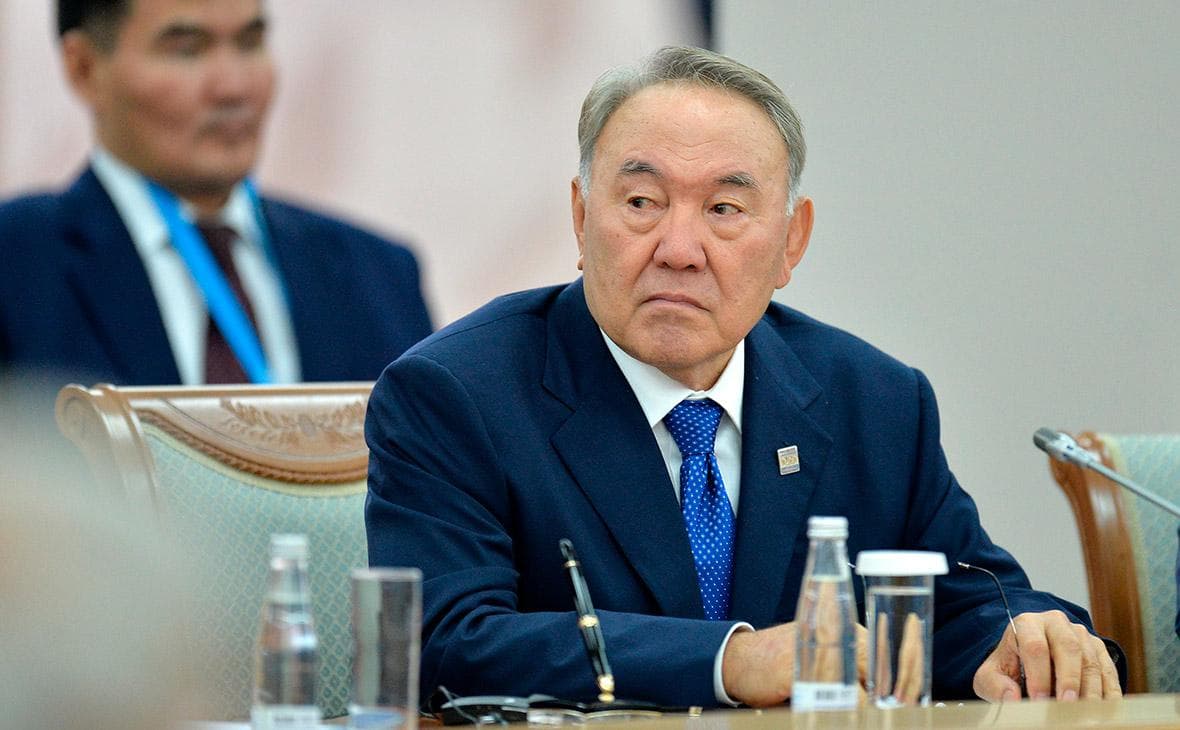 Назарбаева лишили статуса почетного сенатора Казахстана