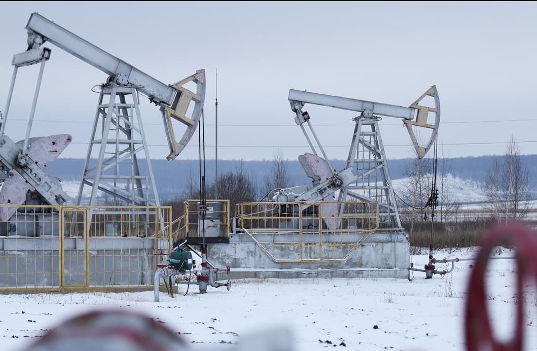 Россия сократит добычу нефти в ответ на потолок цен