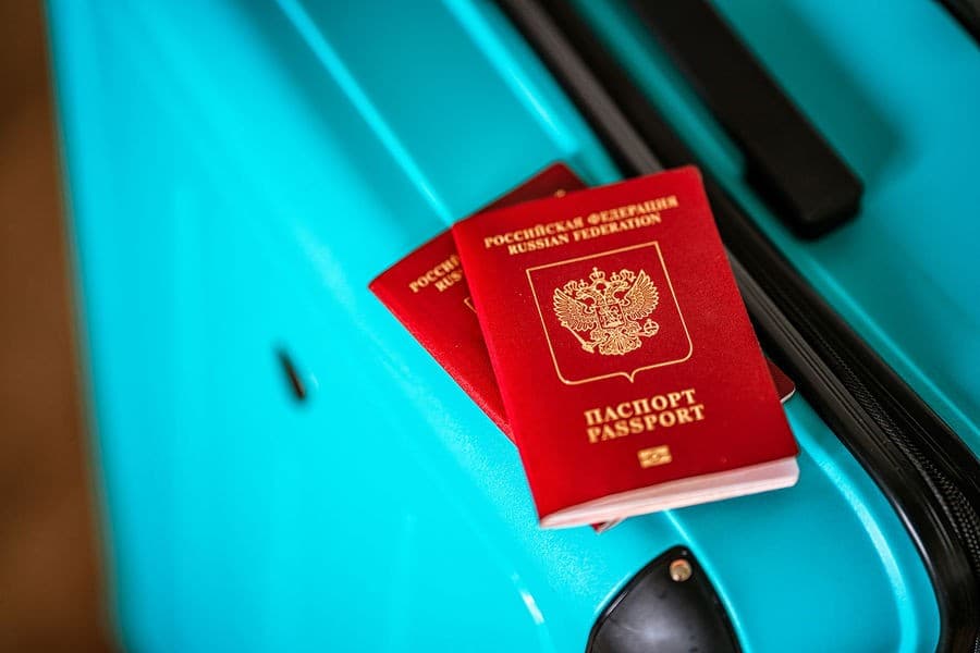 Rossiyada mahalliy amaldorlarga chet elga chiqish yashirincha taqiqlandi