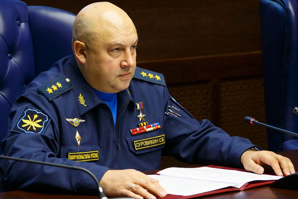 «Не выходит на связь»: что известно об исчезновении «генерала армагеддона» Суровикина? 