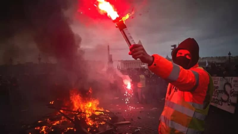 Макрон мунозарали қонунни овоз беришсиз қабул қилишга қарор қилди. Парижда – тартибсизликлар