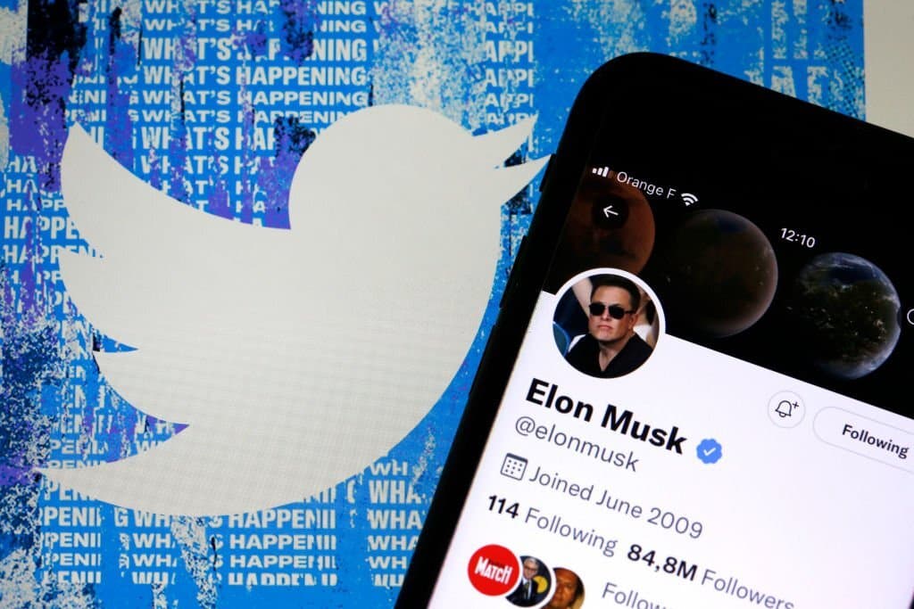 Маск объявил, что создаст «альтернативный телефон», если Apple и Google удалят Twitter