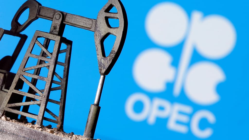 Ряд стран ОПЕК+ с мая по конец 2023 г. добровольно снижает нефтедобычу на 1,65 млн баррелей в сутки