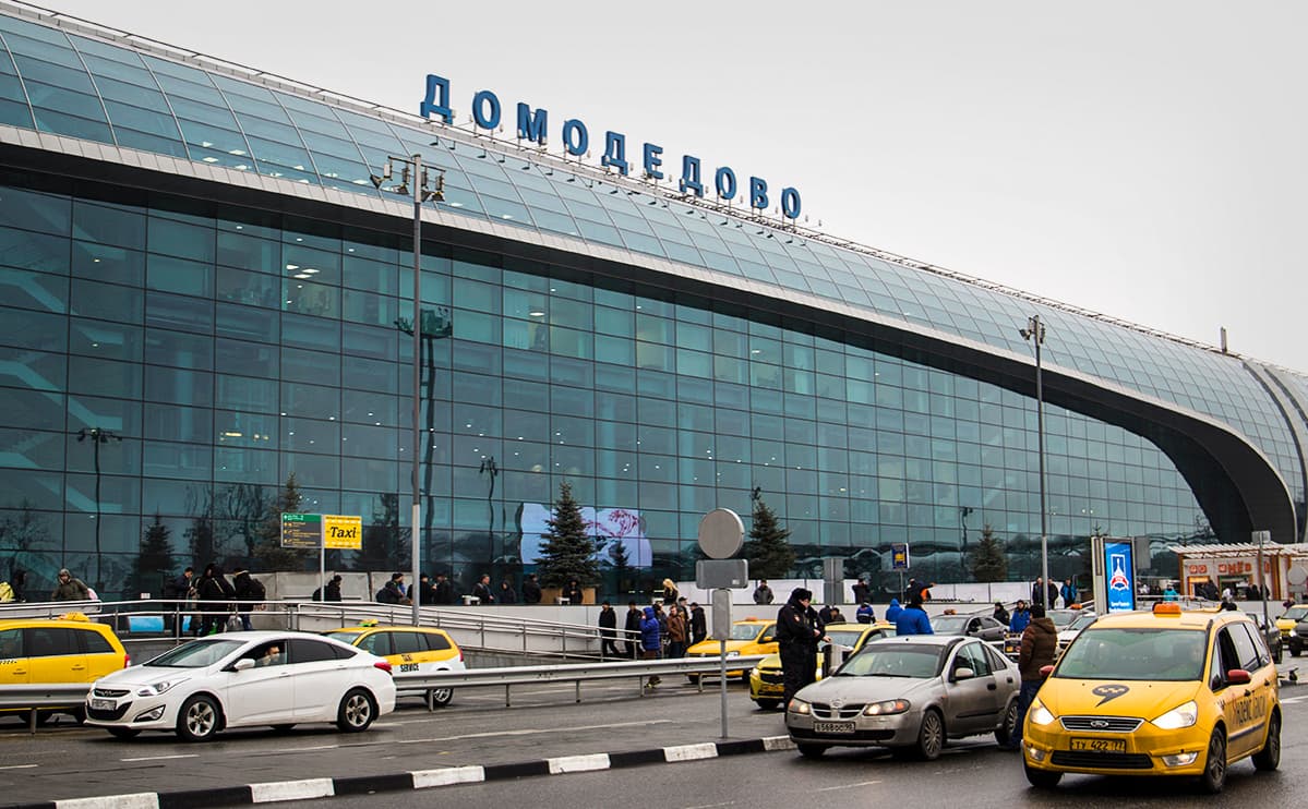 На входе в Домодедово неизвестные с автоматами украли $4 млн у кыргызстанцев