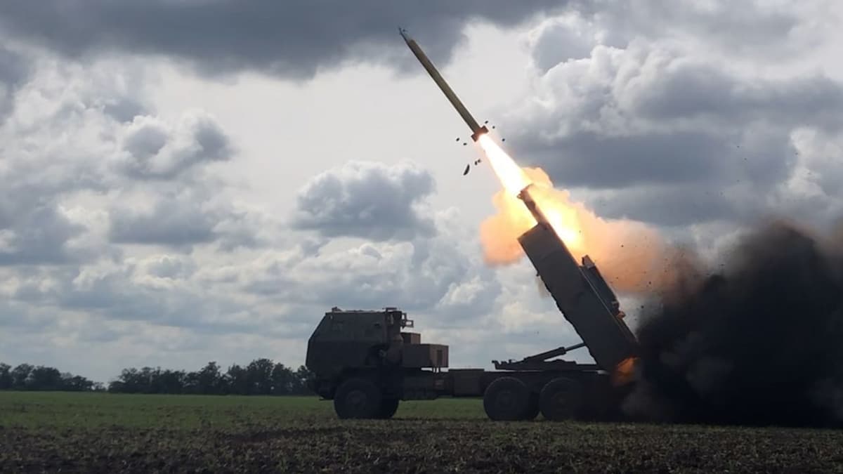 АҚШ Россияга зарба бермаслик учун Украинага етказилаётган HIMARS имкониятларини қисқартирди 