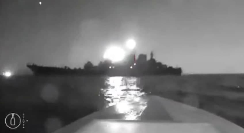 Россиянинг Новороссийскдаги базасига денгиз дронлари ҳужум қилди. Кемалардан бирига шикаст етказилган
