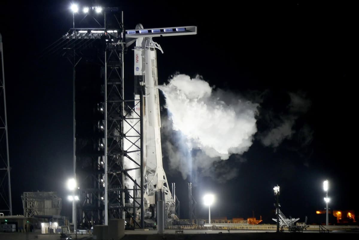 SpaceX космик кеманинг ХКСга парвозини стартдан икки дақиқа олдин кечиктирди