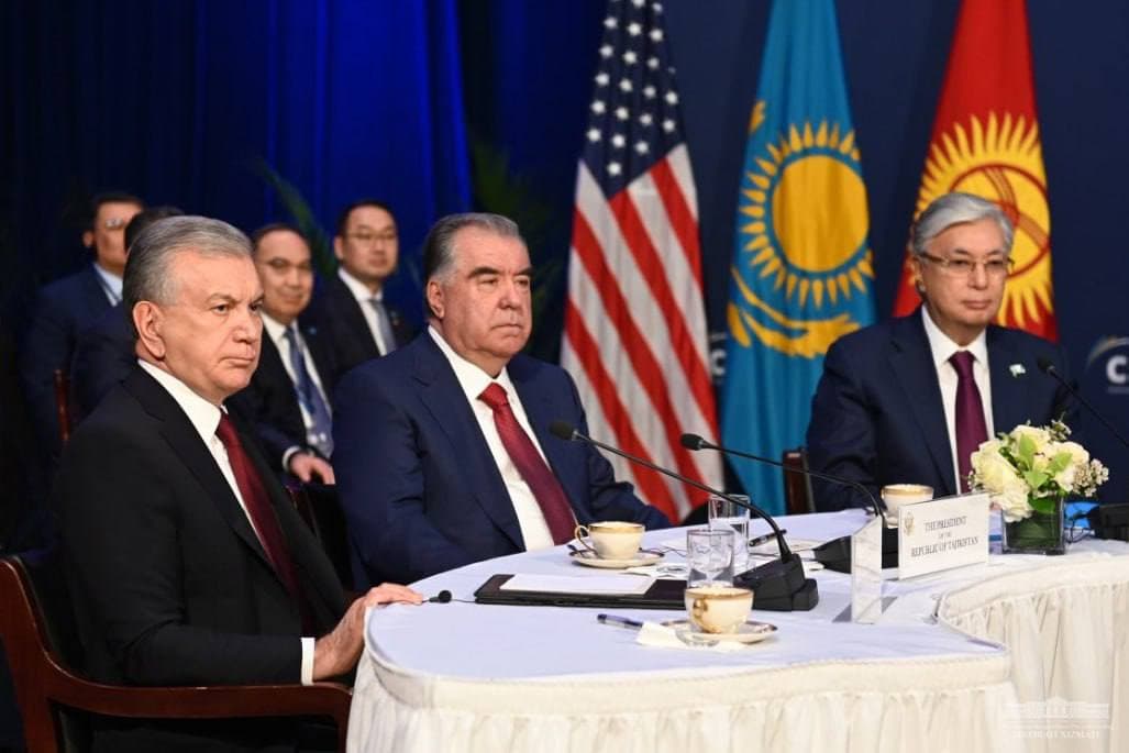 Forbes: Shavkat Mirziyoyev Markaziy Osiyoda yetakchilikning yangi standartlarini o‘rnatyapti