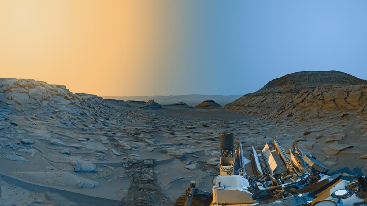 Curiosity Марсдан тонгги ва кундузги манзара кадрларини жўнатди