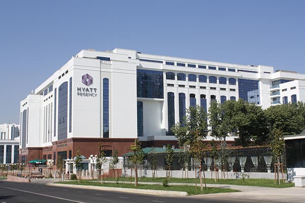 «Imtiyozlarga qurilgan koshona». Hyatt Regency endi uchdan bir narxiga sotildi