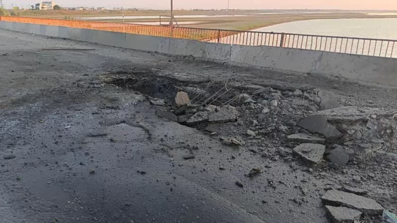 Чонгардаги кўприкка зарба: бу Россиянинг Украина жанубидаги гуруҳига қандай хавф солади?