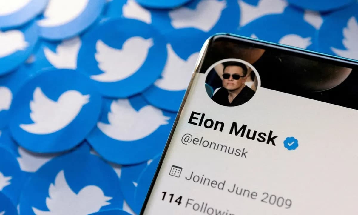 Twitter сохта аккаунтлар кўпайгани туфайли пулли верификацияни тўхтатди
