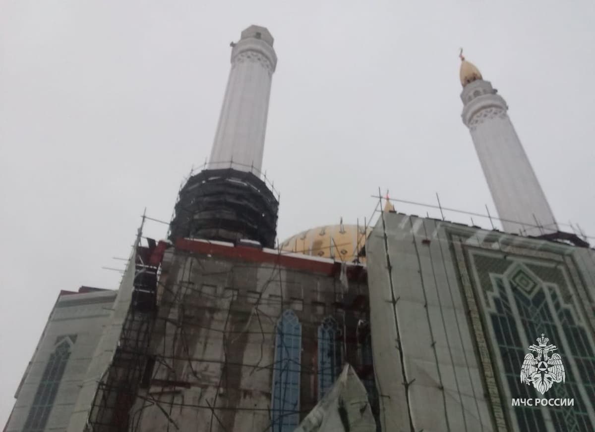 В Уфе обрушился купол мечети – видео