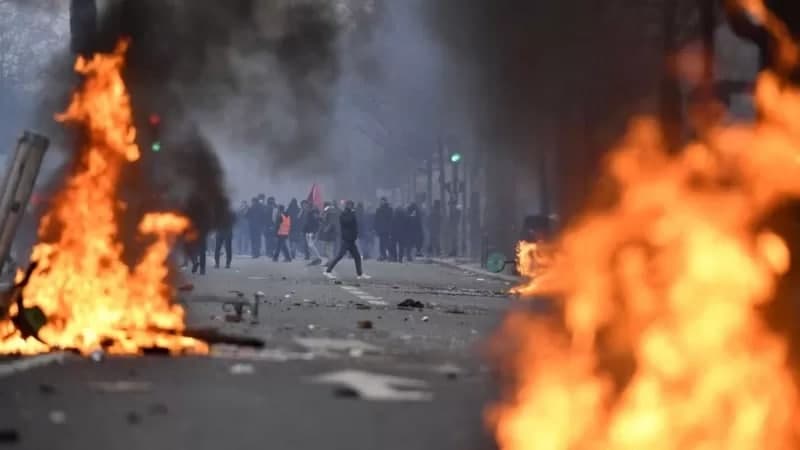 Parijda kurdlarga hujumdan keyin tartibsizliklar boshlandi