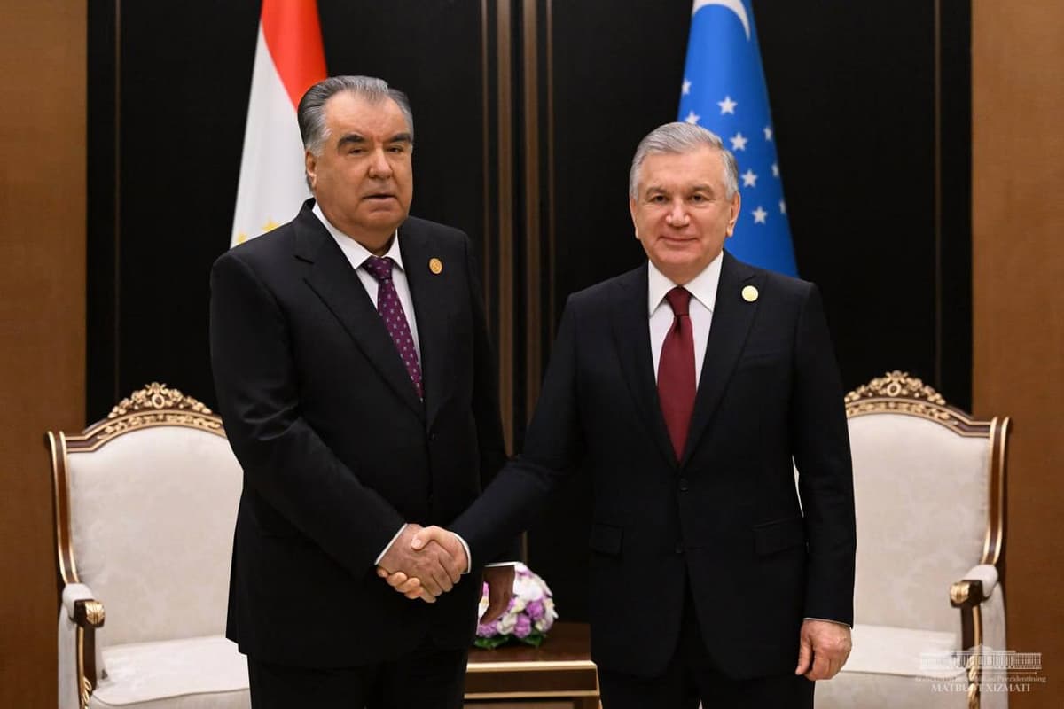 Şavkat Mirziyoyev Xitoyda Imomali Rahmon bilan uçraşuv ötkazdi