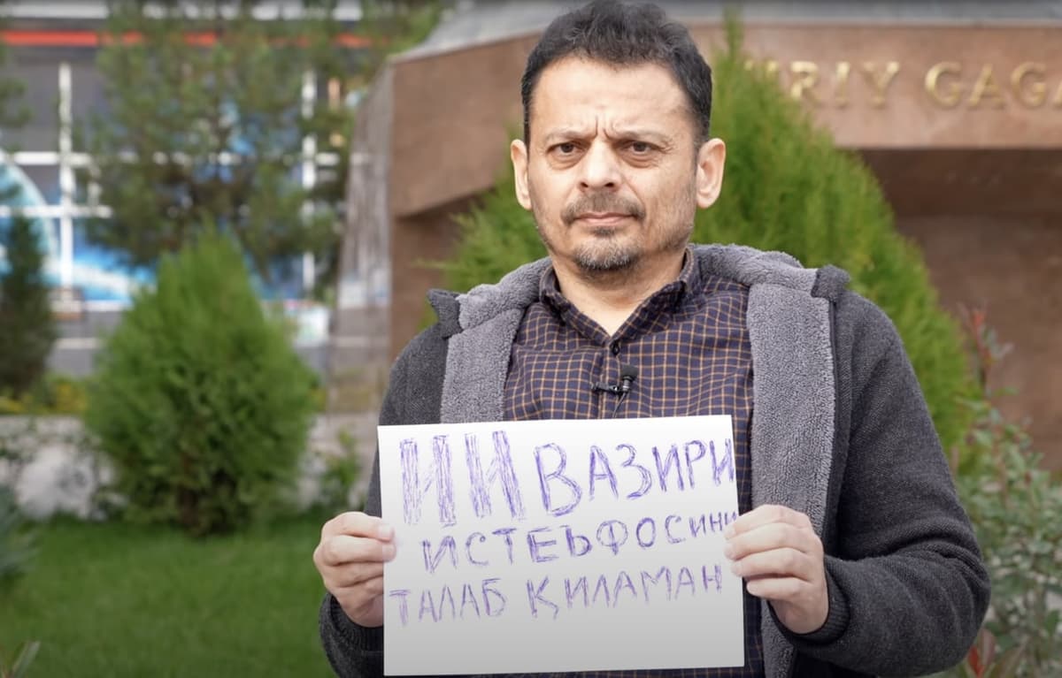 «IIV binolaridan murda chiqayotgani tashvishga soladi» - Toshkentda bir kishilik «piket»da Bobojonovning iste’fosi talab qilindi