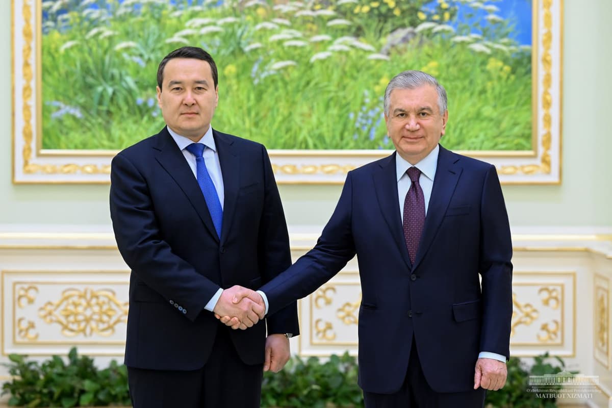 Mirziyoyev calls for building up practical cooperation with Kazakhstan 