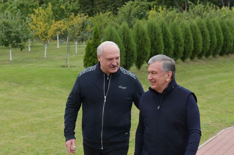 Лукашенко поздравил Мирзиёева с успешным проведением референдума