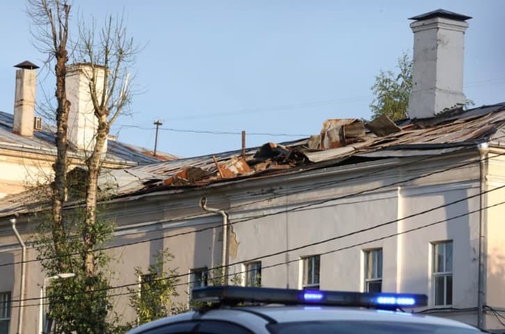 Два беспилотника попали в здание в южной части Москвы