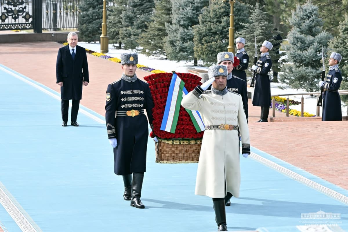 Шавкат Мирзиёев почтил память Ислама Каримова