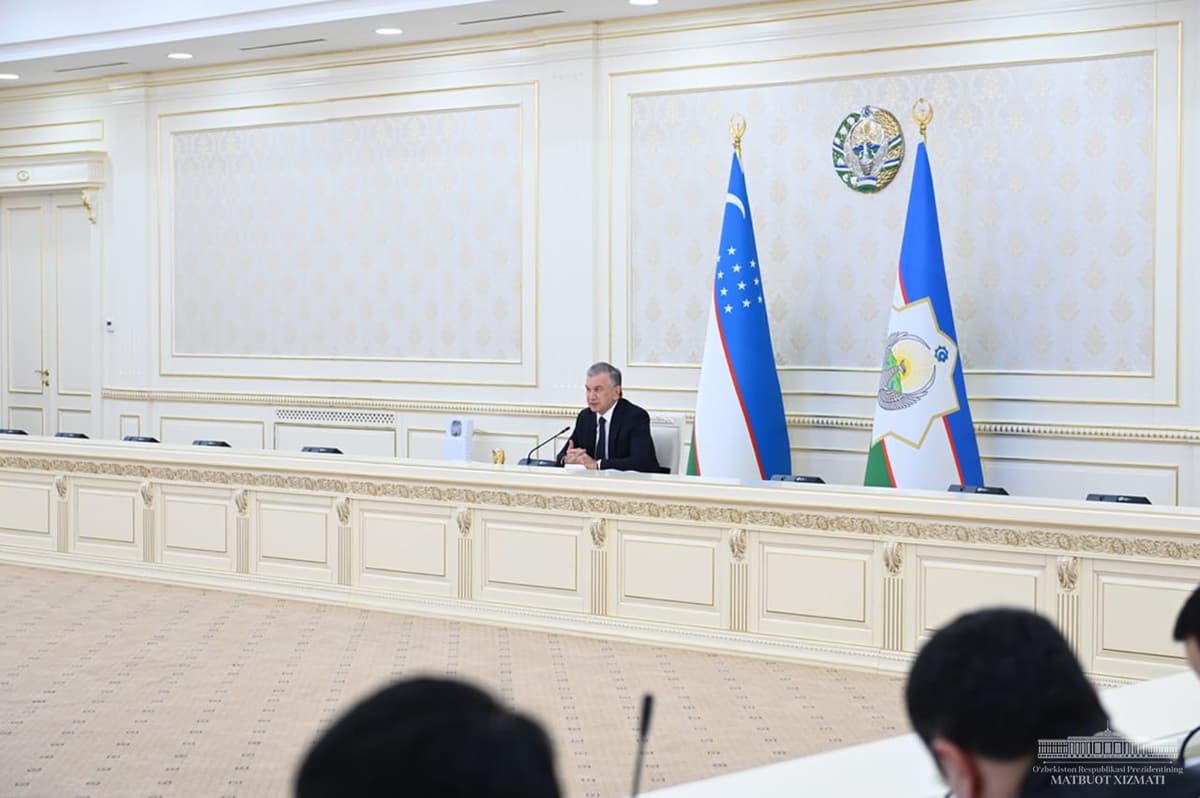 Президент поручил хокимам организовать уборку дорог и обеспечить безопасное движение транспорта 