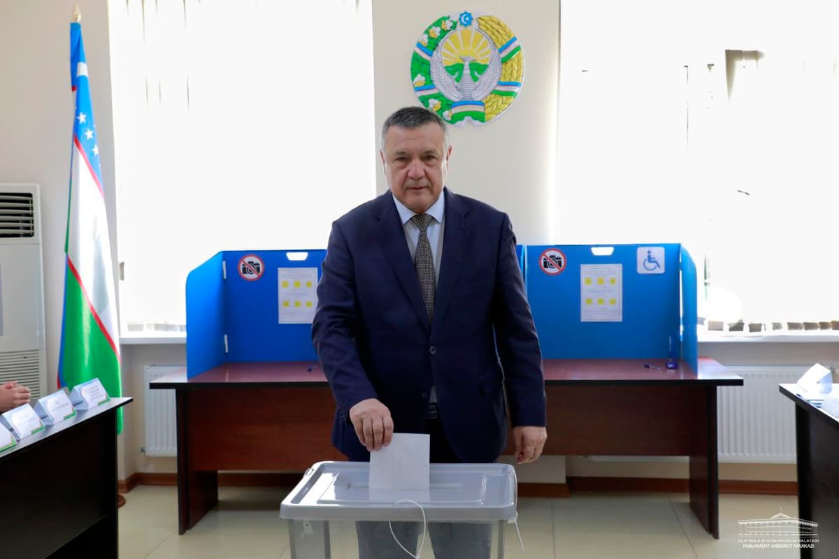 Первые лица, хокимы и муфтий проголосовали на выборах