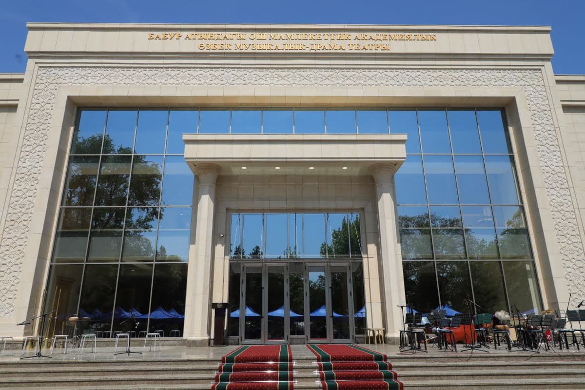 В Оше при поддержке Узбекистана реконструировали и открыли театр имени Бабура